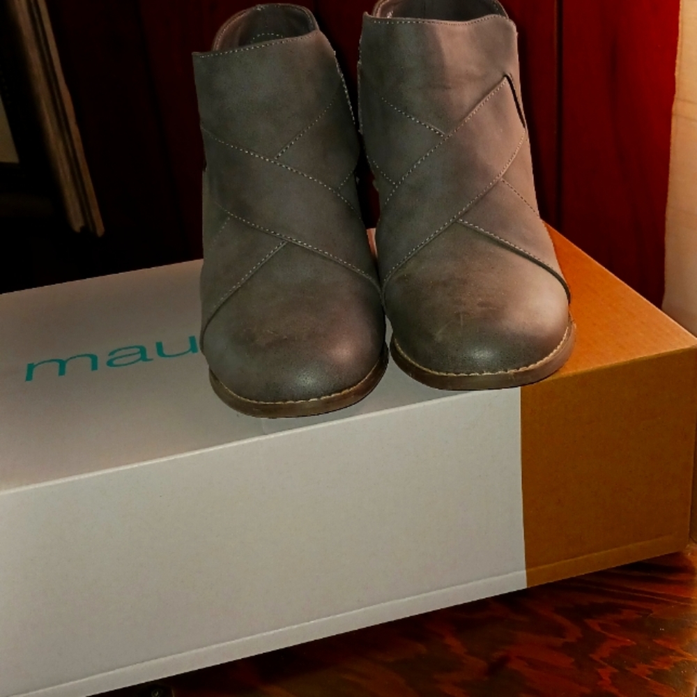 Woman's  boots